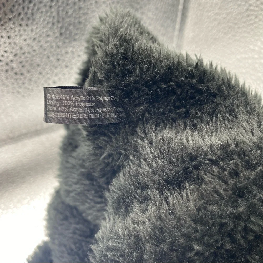 Mainstay Women’s Unique Weave Fuzzy Plush Pom Knit‎ Hat Green
